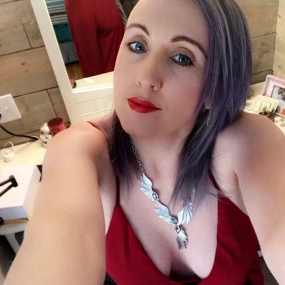 Meet your Posher, Lucy - Picture 3 of 3